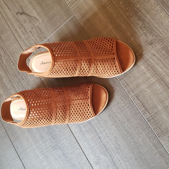 SOLD Shoes - Picture 2 of 5